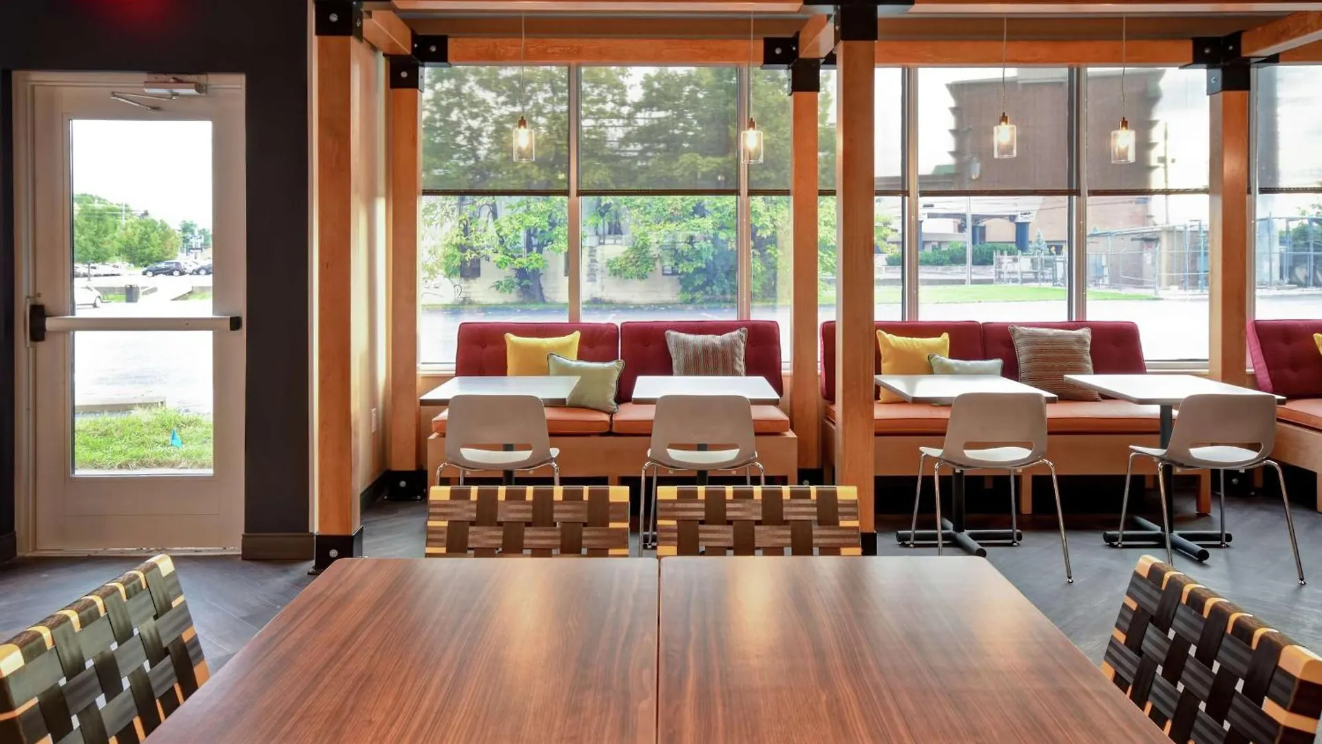 *** Hotel Tru By Hilton Louisville Airport United States